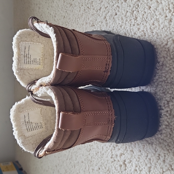 Boys Cat & Jack winter boots size 1 - Picture 2 of 6
